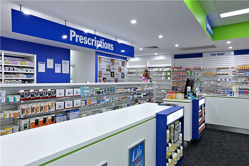 modern-retail-pharmacy-interior-design-007-2